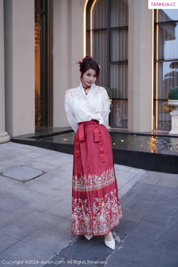 美七Mia  [XiuRen]高清写真图 2024.01.19 No.7985 美七Mia 古装美腿第3张图片